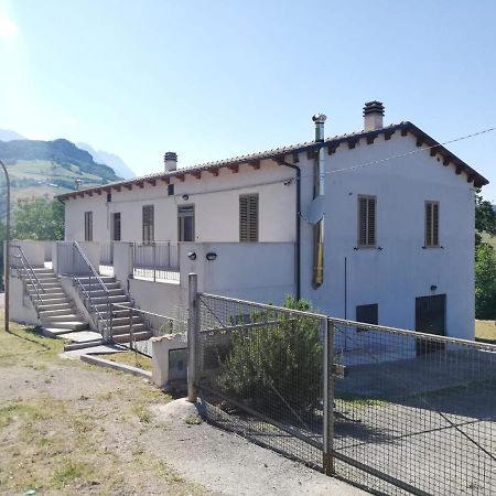 Casa A Montebello Di Bertona Con Vista Gran Sasso Βίλα Εξωτερικό φωτογραφία
