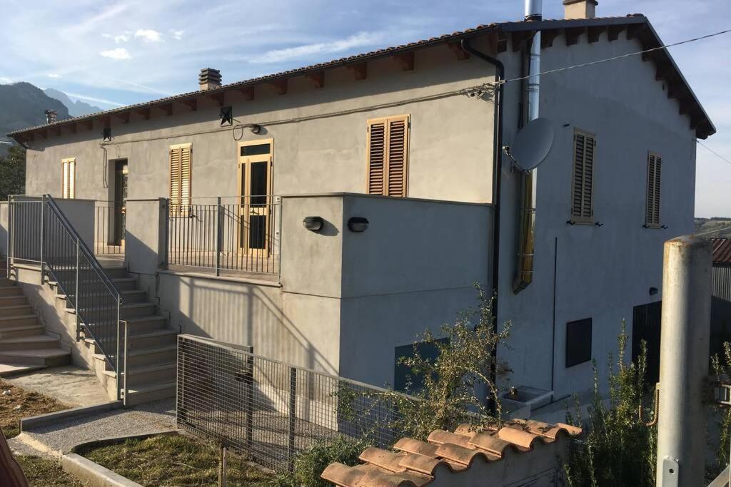 Casa A Montebello Di Bertona Con Vista Gran Sasso Βίλα Εξωτερικό φωτογραφία