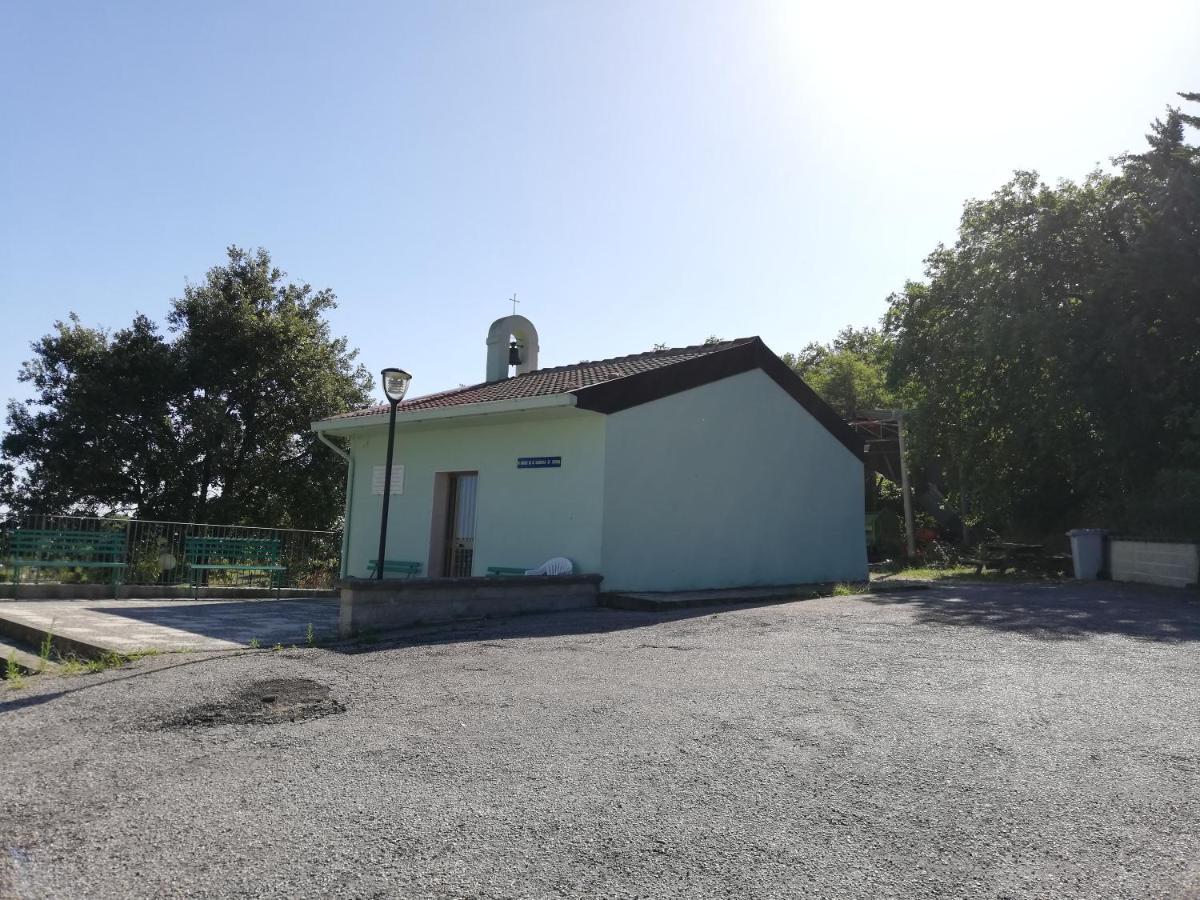 Casa A Montebello Di Bertona Con Vista Gran Sasso Βίλα Εξωτερικό φωτογραφία